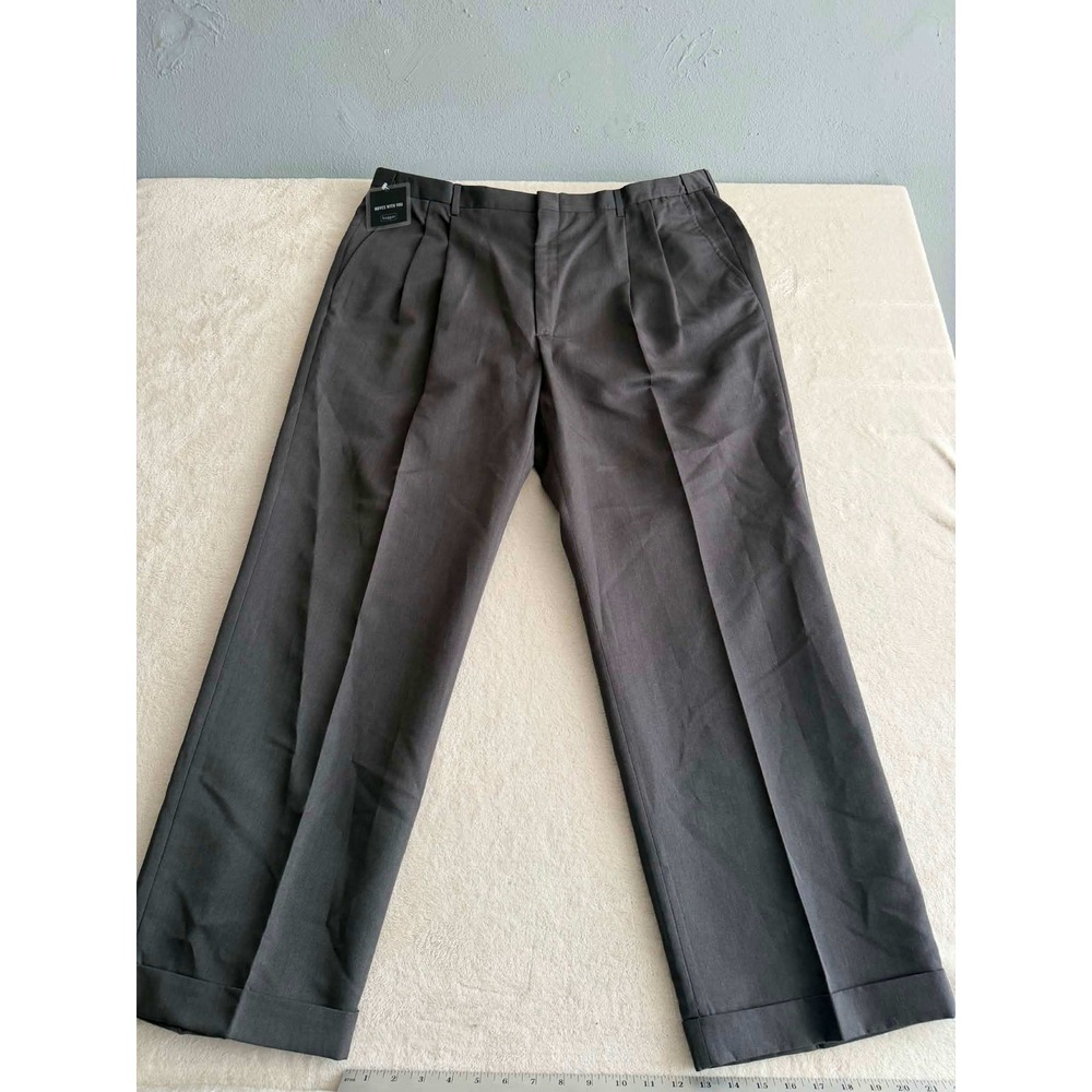 New Haggar Black Label Mens 44x32 Comfort Fit Dress Pants Gray Pleated Cuffed‎